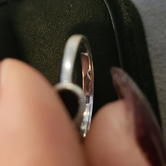 Spence Diamonds 14k white gold infinity ring. - Picture 2 of 2